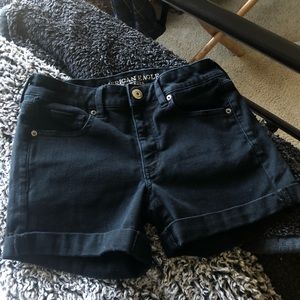american eagle black midi shorts